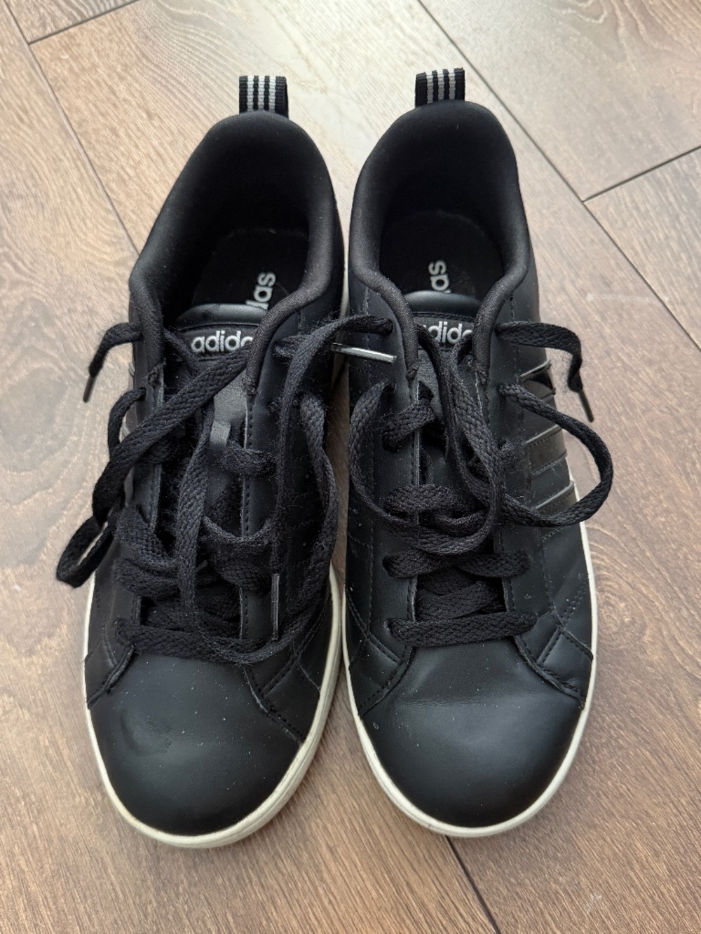 US 7 - Adidas (Black Sneakers